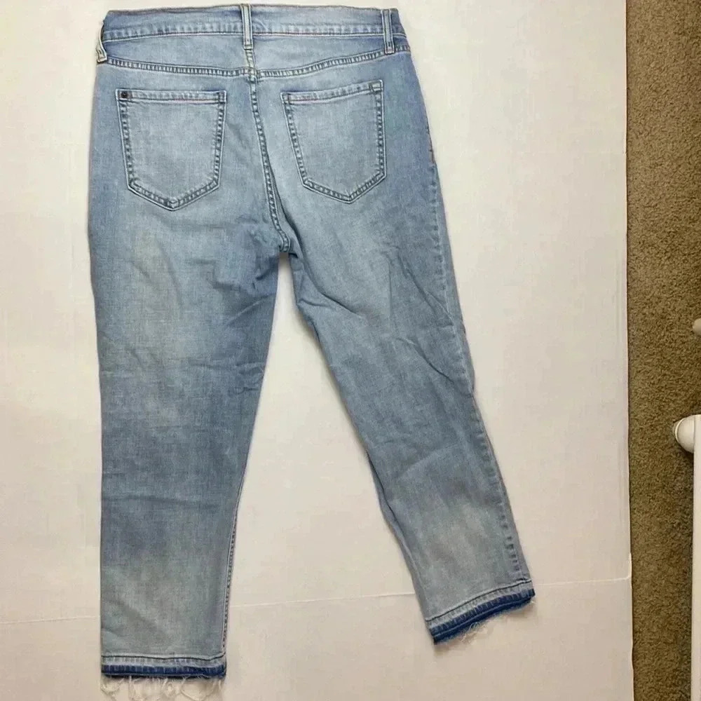 Old navy boyfriend straight distressed jeans - Picture 4 of 8
